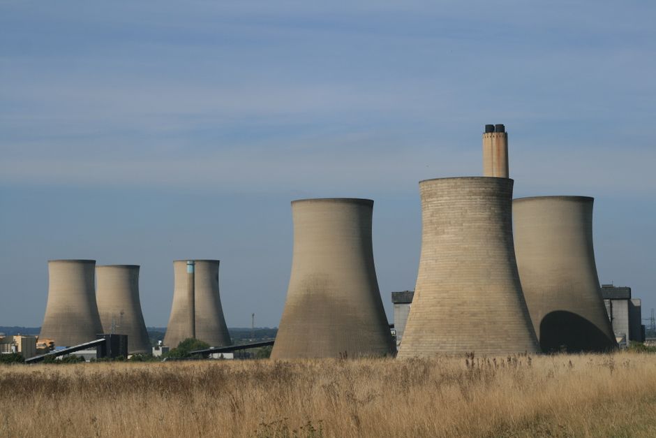 家族4人の停電に必要な容量は？世帯人数別ポータブル電源の目安